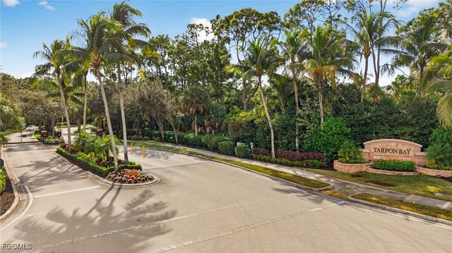2001 Tarpon Bay DR N 102, Naples, FL 34119