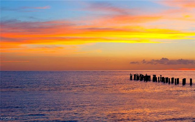 2001 Tarpon Bay DR N 102, Naples, FL 34119