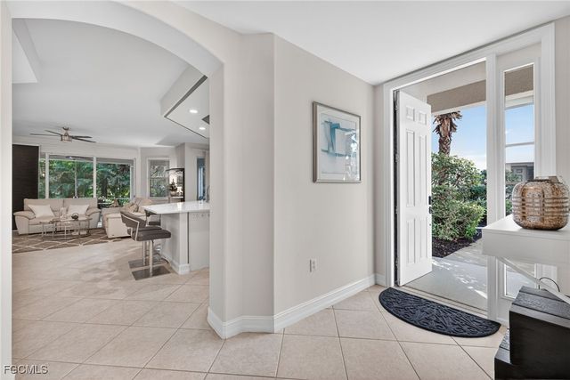 2001 Tarpon Bay DR N 102, Naples, FL 34119