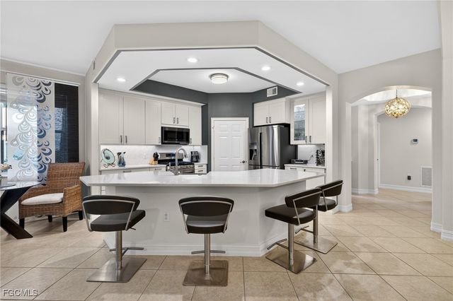 2001 Tarpon Bay DR N 102, Naples, FL 34119