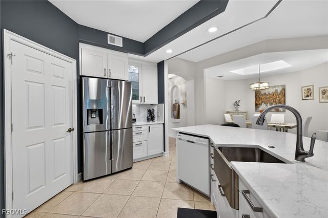 2001 Tarpon Bay DR N 102, Naples, FL 34119