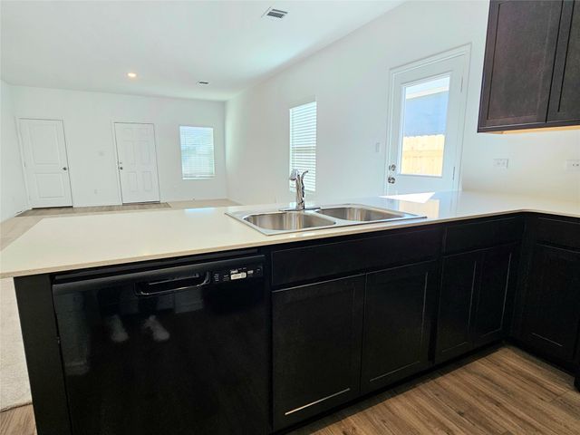 418 Paddlefish LN, Bastrop, TX 78602