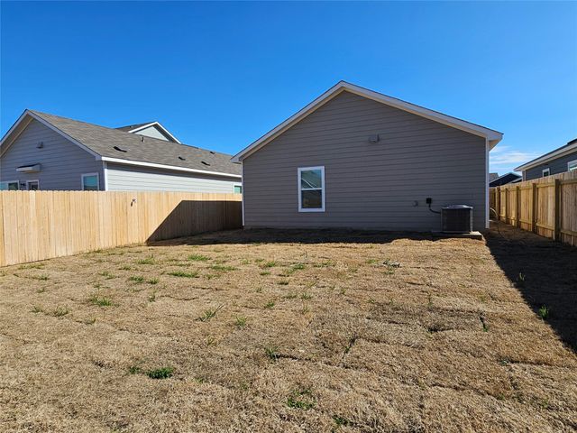 418 Paddlefish LN, Bastrop, TX 78602