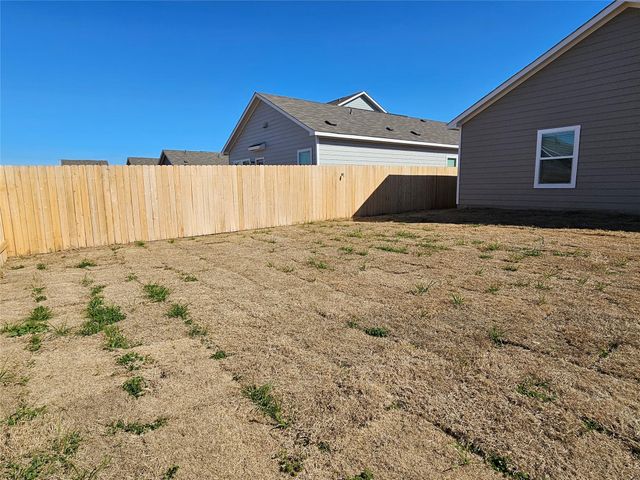 418 Paddlefish LN, Bastrop, TX 78602