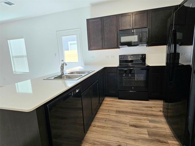 418 Paddlefish LN, Bastrop, TX 78602