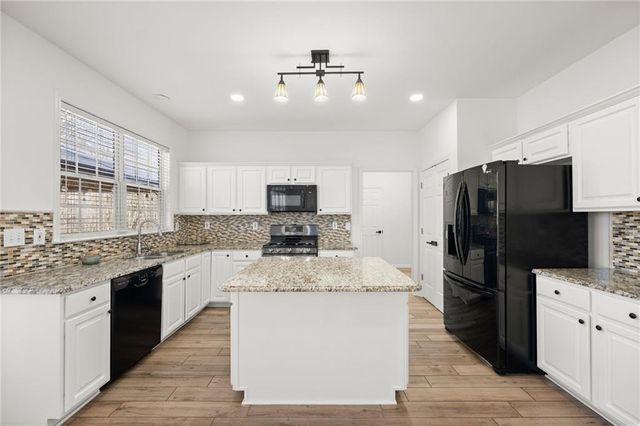 5157 Wellisford Court, Suwanee, GA 30024