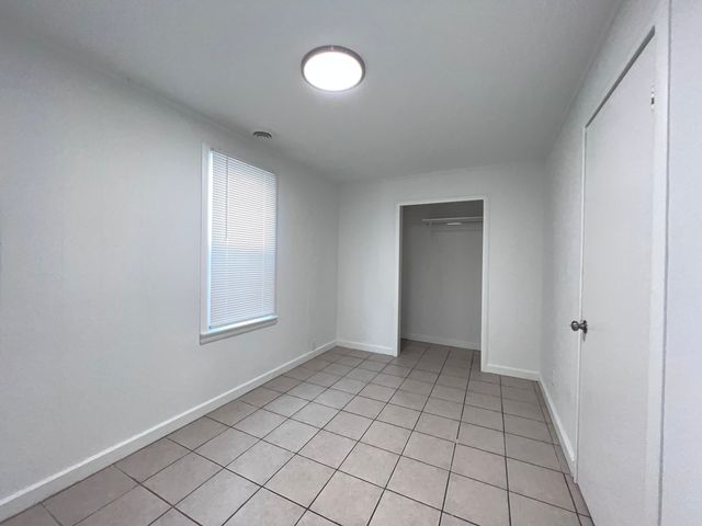 8919 S Muskegon Avenue 2F, Chicago, IL 60617