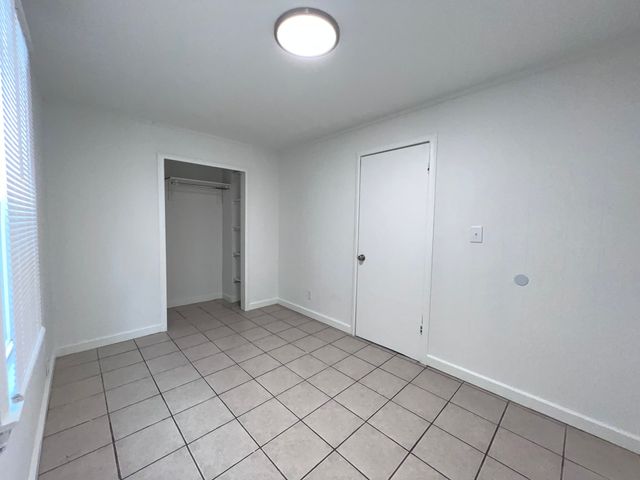 8919 S Muskegon Avenue 2F, Chicago, IL 60617