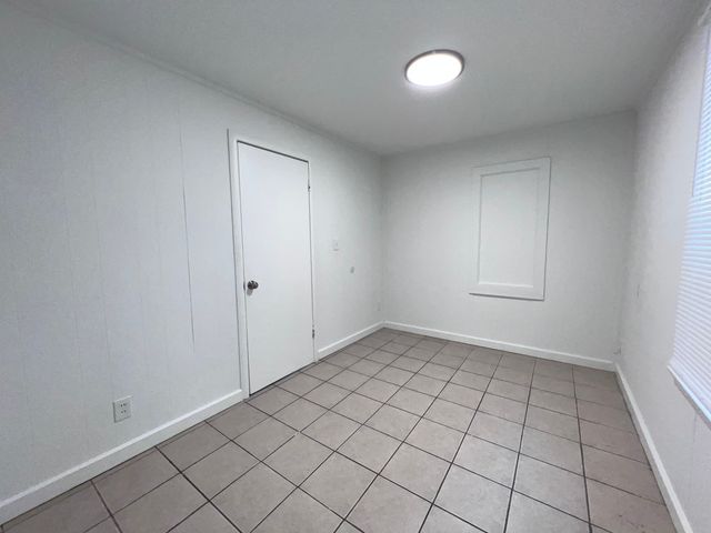 8919 S Muskegon Avenue 2F, Chicago, IL 60617