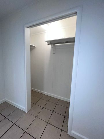 8919 S Muskegon Avenue 2F, Chicago, IL 60617