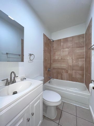 8919 S Muskegon Avenue 2F, Chicago, IL 60617