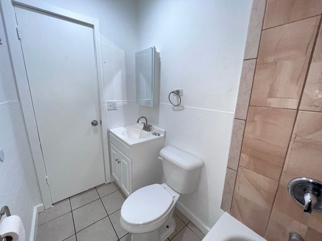 8919 S Muskegon Avenue 2F, Chicago, IL 60617