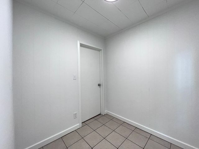 8919 S Muskegon Avenue 2F, Chicago, IL 60617