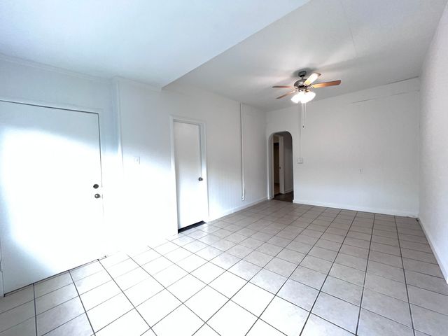 8919 S Muskegon Avenue 2F, Chicago, IL 60617