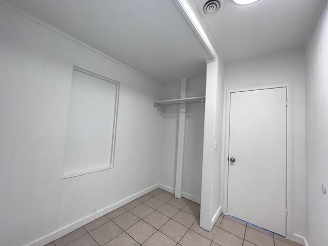 8919 S Muskegon Avenue 2F, Chicago, IL 60617