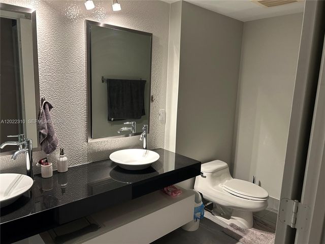 92 SW 3rd St 3703, Miami, FL 33130