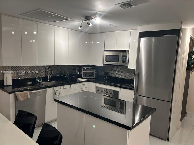 92 SW 3rd St 3703, Miami, FL 33130