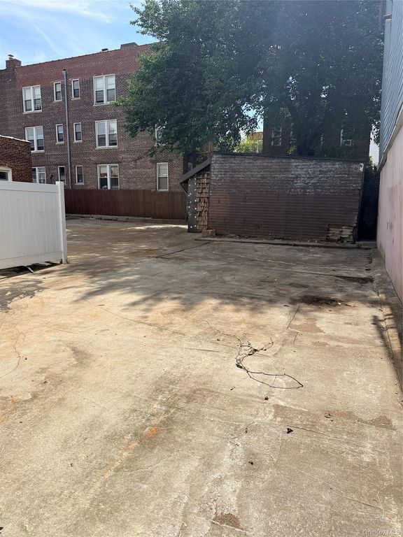 35-02 Bradley Avenue, Long Island City, NY 11101 — photo 3