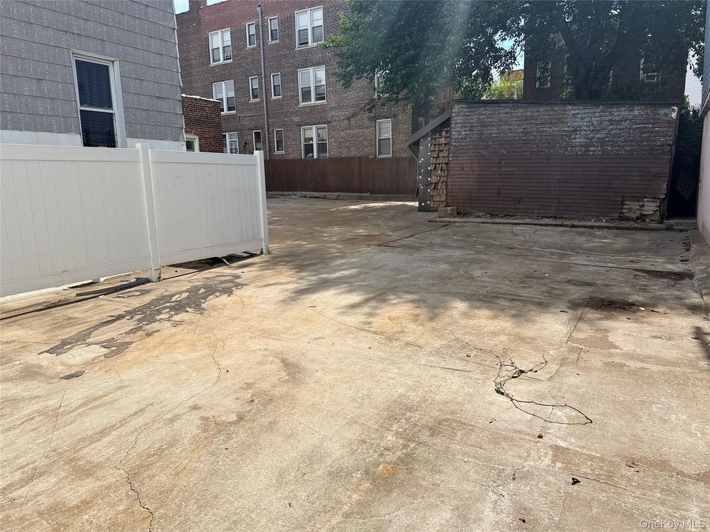 35-02 Bradley Avenue, Long Island City, NY 11101 — photo 4