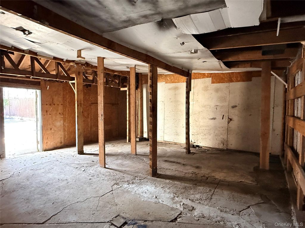 35-02 Bradley Avenue, Long Island City, NY 11101 — photo 5