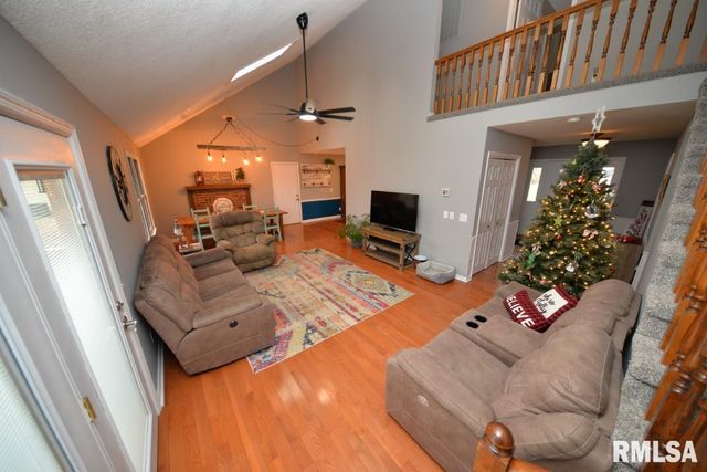 824 McCauley Lane, Mt Vernon, IL 62864