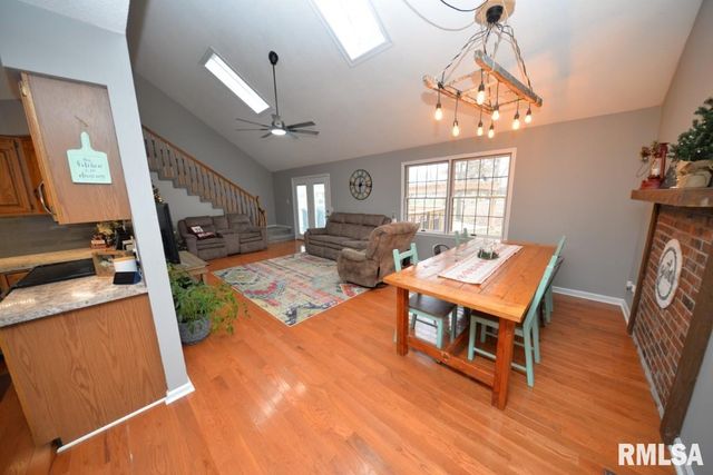 824 McCauley Lane, Mt Vernon, IL 62864