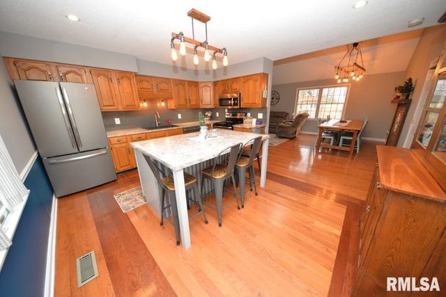 824 McCauley Lane, Mt Vernon, IL 62864