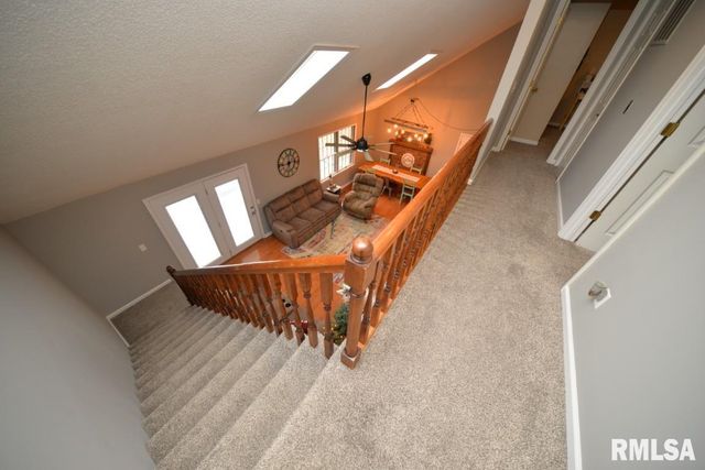 824 McCauley Lane, Mt Vernon, IL 62864