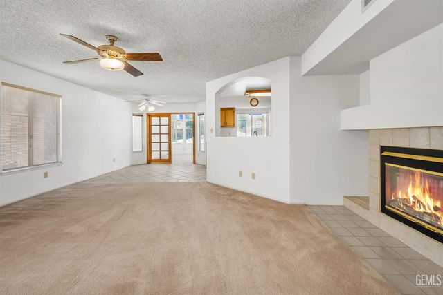7900 Fallen Pine Way, Bakersfield, CA 93313