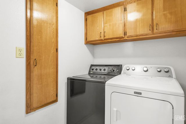 7900 Fallen Pine Way, Bakersfield, CA 93313