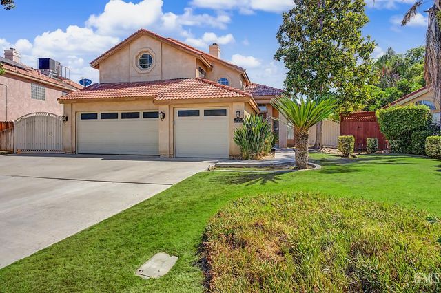 7900 Fallen Pine Way, Bakersfield, CA 93313