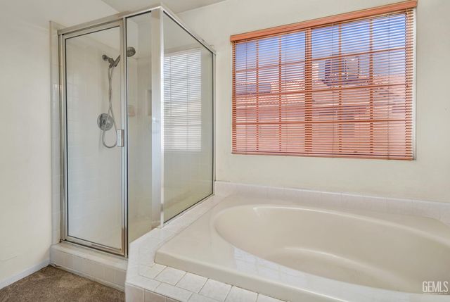 7900 Fallen Pine Way, Bakersfield, CA 93313