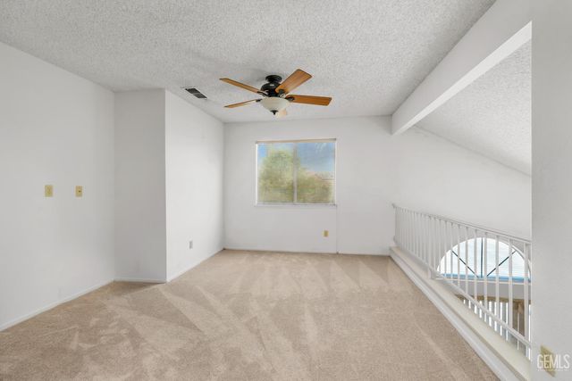 7900 Fallen Pine Way, Bakersfield, CA 93313