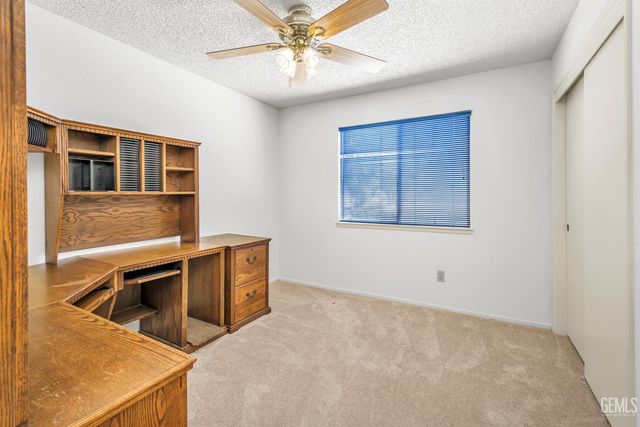 7900 Fallen Pine Way, Bakersfield, CA 93313