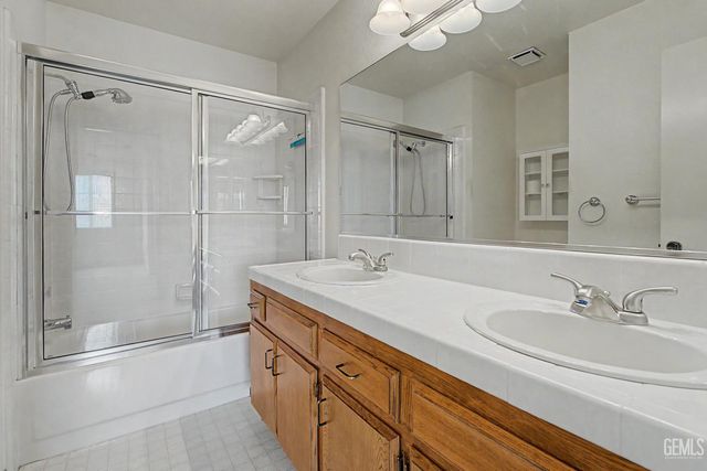 7900 Fallen Pine Way, Bakersfield, CA 93313