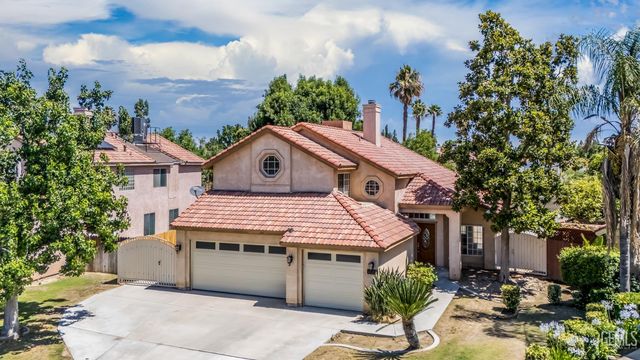 7900 Fallen Pine Way, Bakersfield, CA 93313