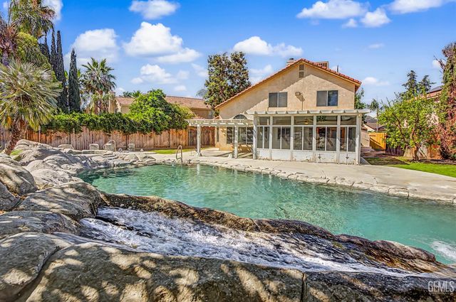 7900 Fallen Pine Way, Bakersfield, CA 93313