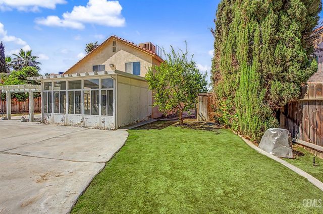 7900 Fallen Pine Way, Bakersfield, CA 93313