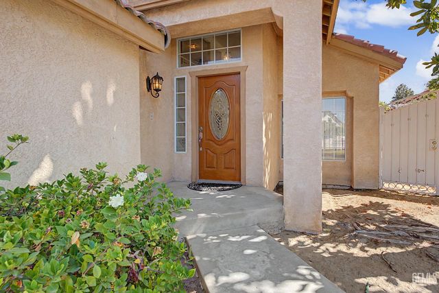 7900 Fallen Pine Way, Bakersfield, CA 93313