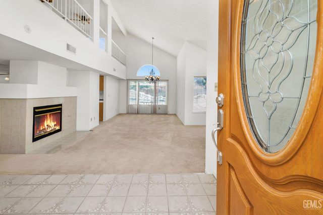 7900 Fallen Pine Way, Bakersfield, CA 93313