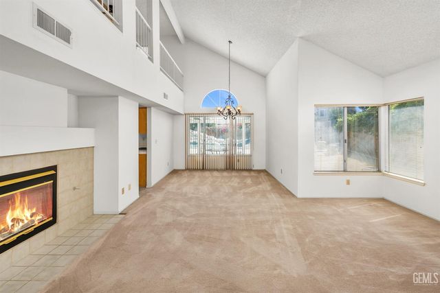 7900 Fallen Pine Way, Bakersfield, CA 93313