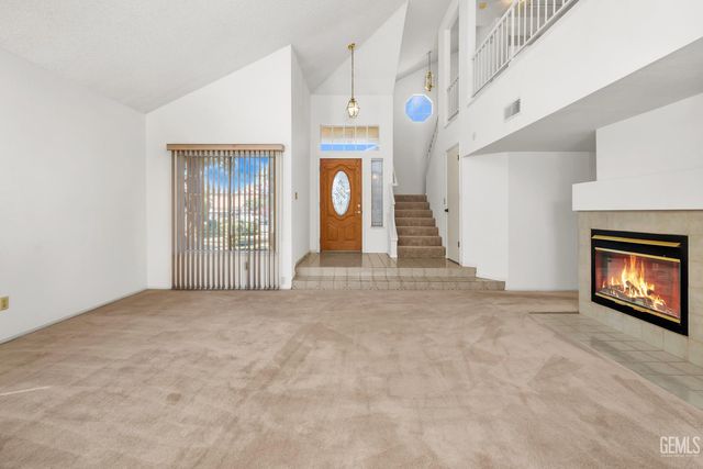 7900 Fallen Pine Way, Bakersfield, CA 93313
