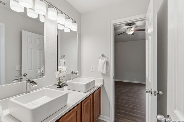 922 Desert Blf, San Antonio, TX 78258