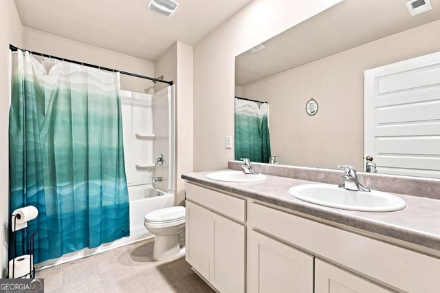 154 Silver Birch Pass, Newnan, GA 30265