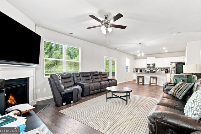 154 Silver Birch Pass, Newnan, GA 30265