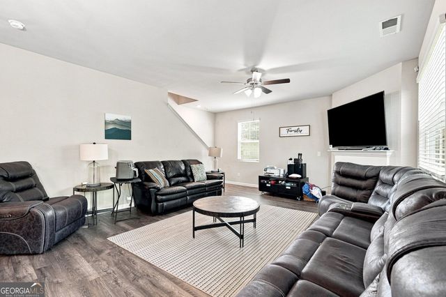 154 Silver Birch Pass, Newnan, GA 30265
