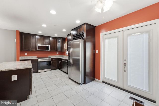 10703 CAMPUS WAY S, Upper Marlboro, MD 20774
