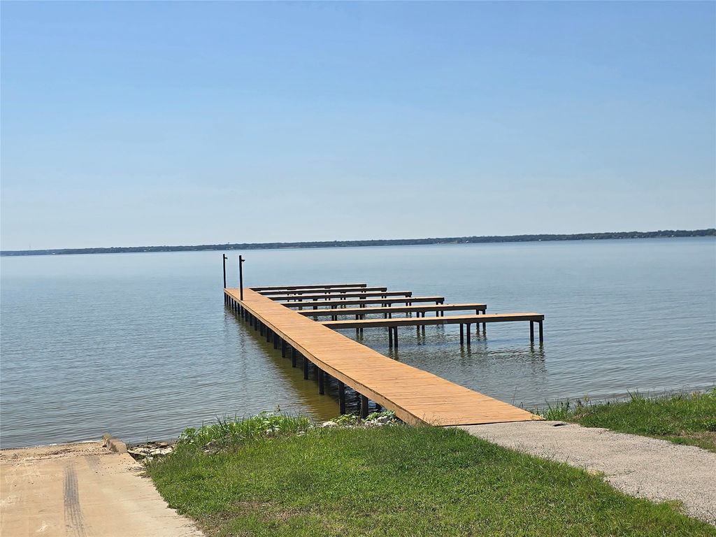 733 Clubview Drive, Mabank, TX 75143