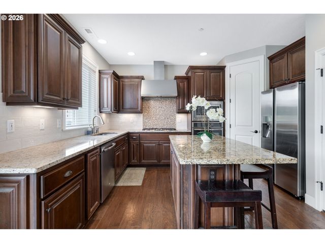 10729 Nw GLENMORE Way, Portland, OR 97229