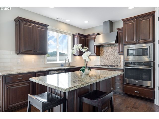 10729 Nw GLENMORE Way, Portland, OR 97229
